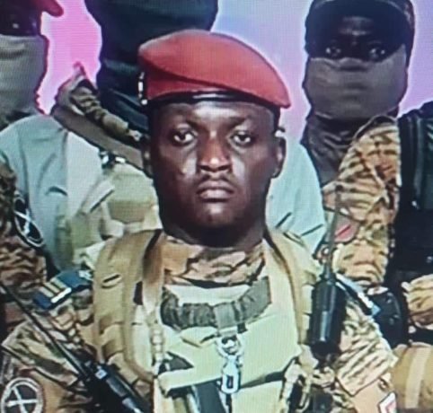 Burkina: le capitaine Ibrahim Traoré est désormais le chef de l'Etat, chef suprême des armées 16