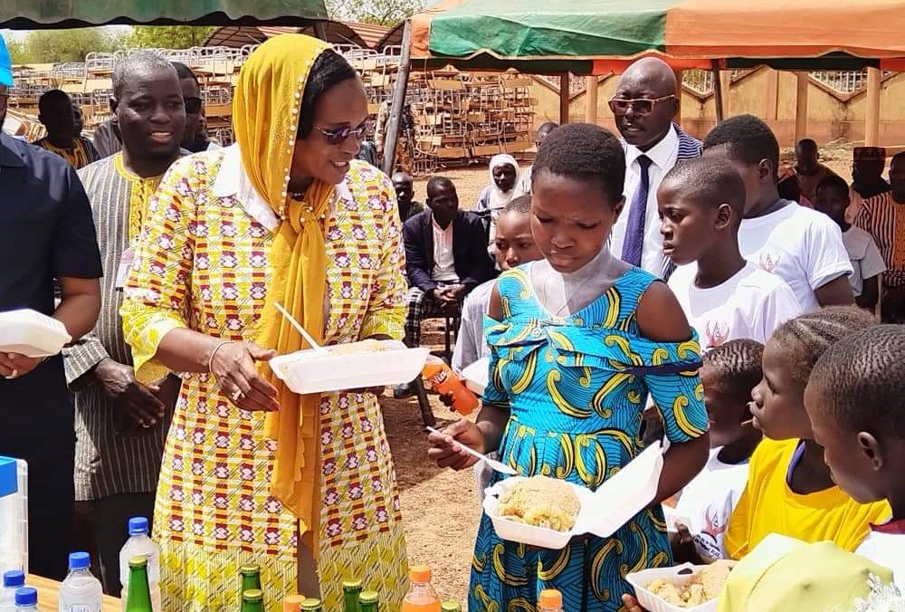 Burkina : environs 1000 enfants vulnérables ont bénéficiés d'un repas communautaire 2
