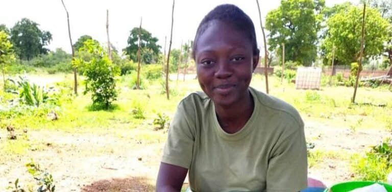 Sarah Ouédraogo : l’entrepreneure agricole qui cultive la tomate, le gombo, les persils …. 6