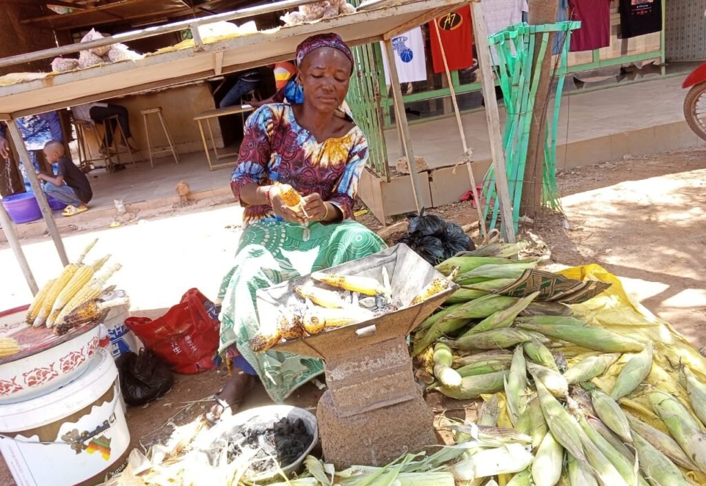 Vente de maïs grillé : une période de ‘’vache maigre’’ pour des vendeuses à Ouagadougou 2