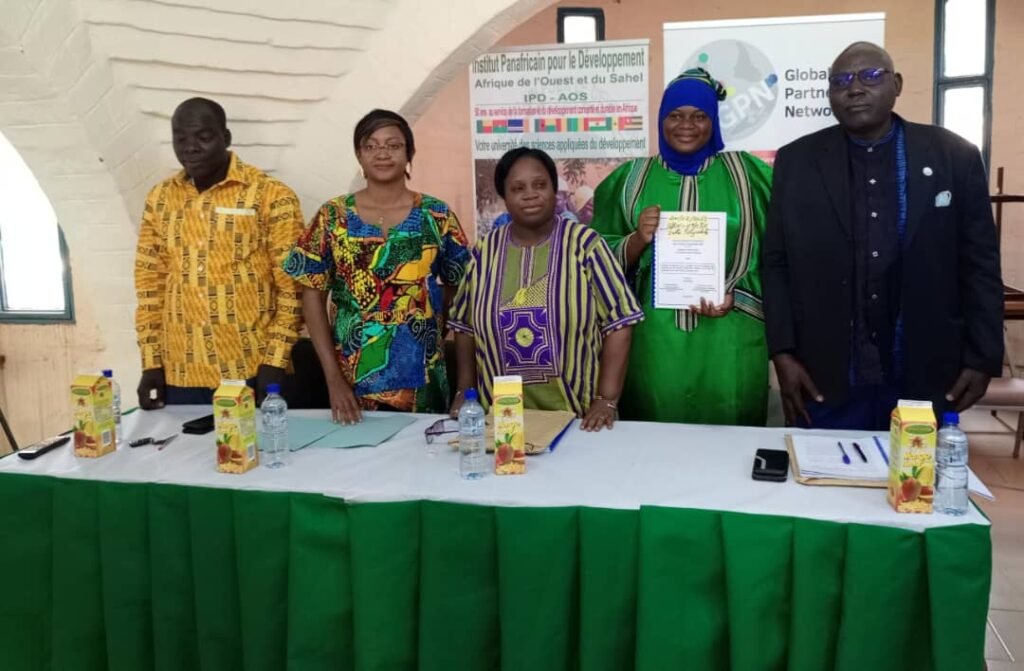 Soutenance : Naon Djeneba obtient 17 de moyenne sur la résilience des hommes et femmes PDI de la ville de Kaya 3