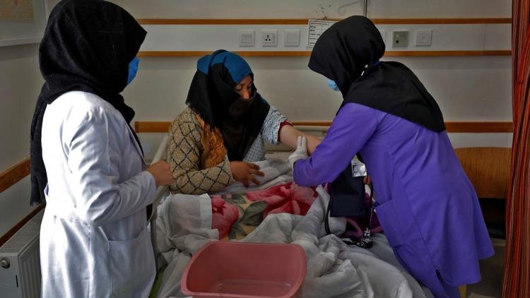 Afghanistan : 5000 femmes diplômées en médecine empêchées d'exercer leur profession 3