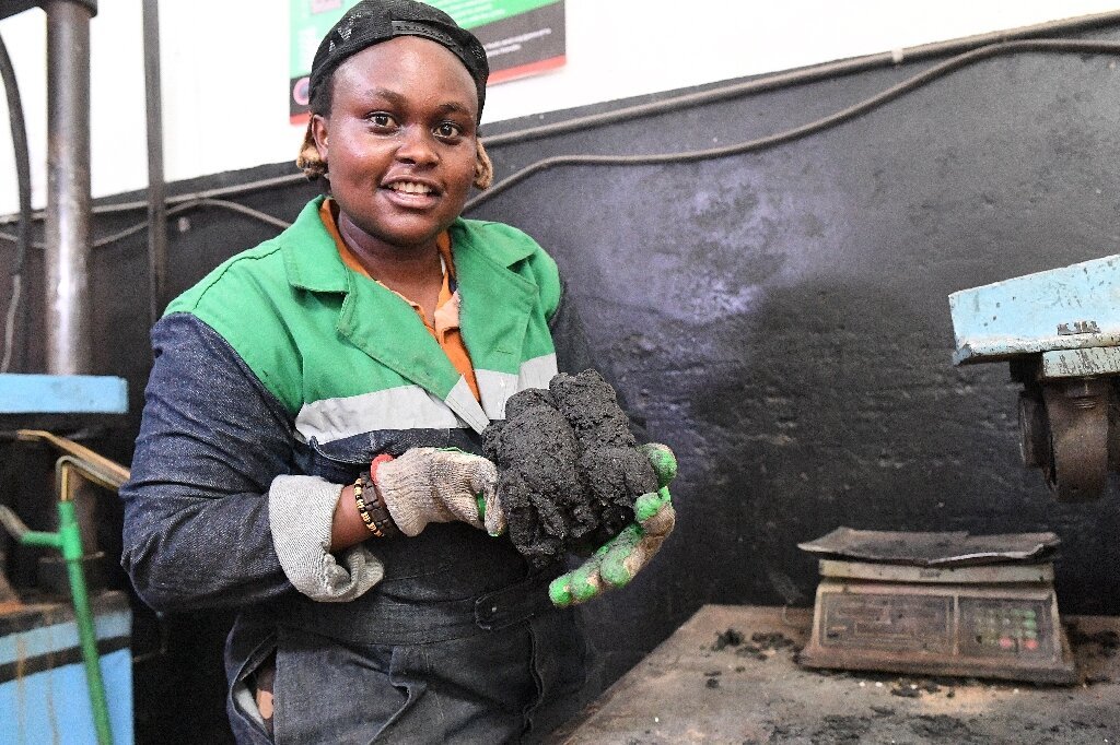 Nzambi Matte : l’entrepreneure kenyane qui transforme les déchets plastiques en briques de construction 2
