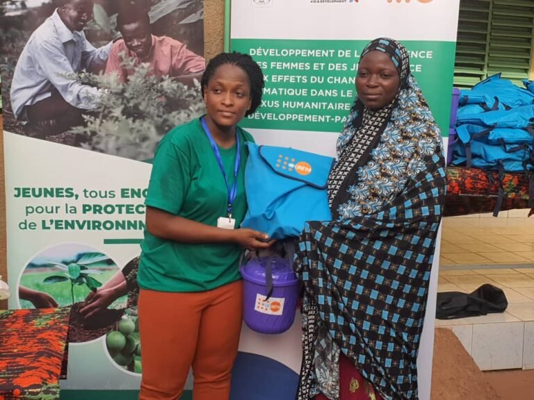 Bobo-Dioulasso : L'UNFPA remet des kits hygiéniques à 35 femmes de l'AEJF 105