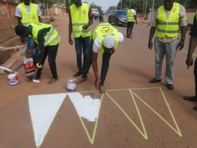 Ouagadougou : African Initiative renouvelle la peinture des balises de dos d’ânes 4