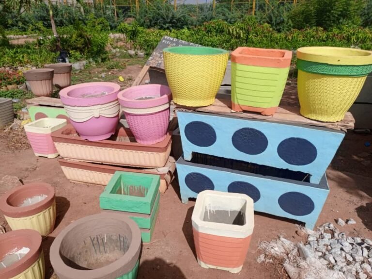 Pots de fleurs en ciment : Une solution durable pour l’aménagement des maisons 1