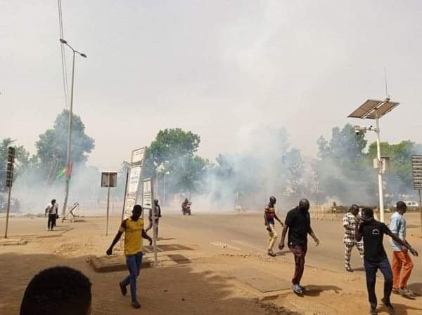 Délocalisation de l’ambassade de France : Des manifestants dispersés par la Police 2
