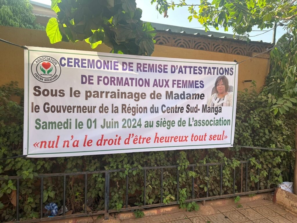 Burkina : Environ 100 femmes  gratifiées d’attestations de fin de formation dans le domaine entrepreneurial 4