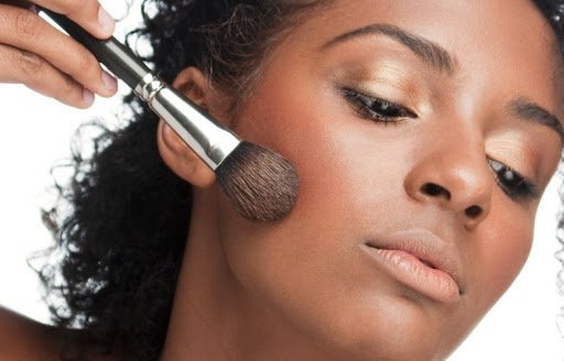 L’importance du maquillage : Entre esthétisme et naturel, les avis divergent 2