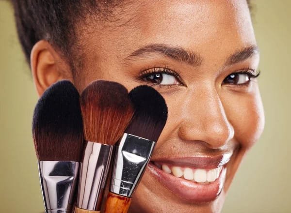 L’importance du maquillage : Entre esthétisme et naturel, les avis divergent 1