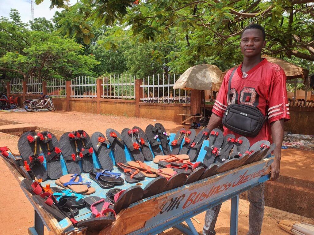 Ardjouma Traoré : L'universitaire qui chausse des étudiantes à Bobo 5