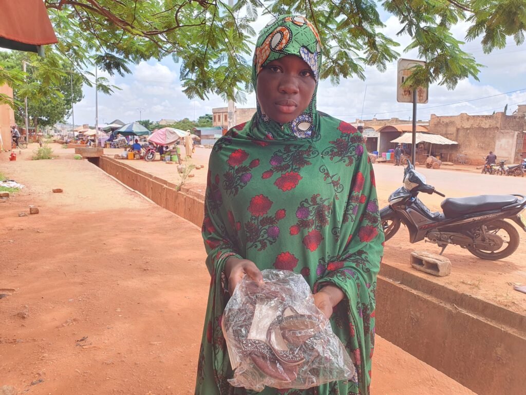 Ardjouma Traoré : L'universitaire qui chausse des étudiantes à Bobo 4