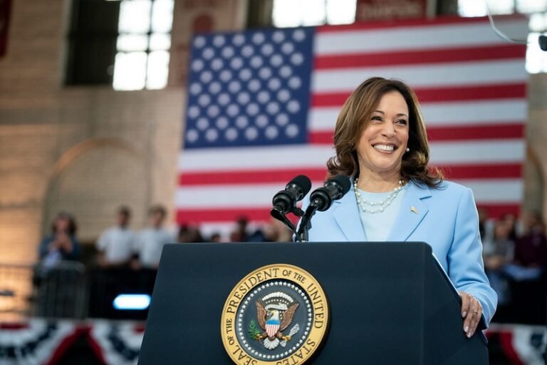 ‘’Yes, she can! ‘’ : Kamala Harris candidate du parti démocrate, Barack et Michelle croient en elle 10