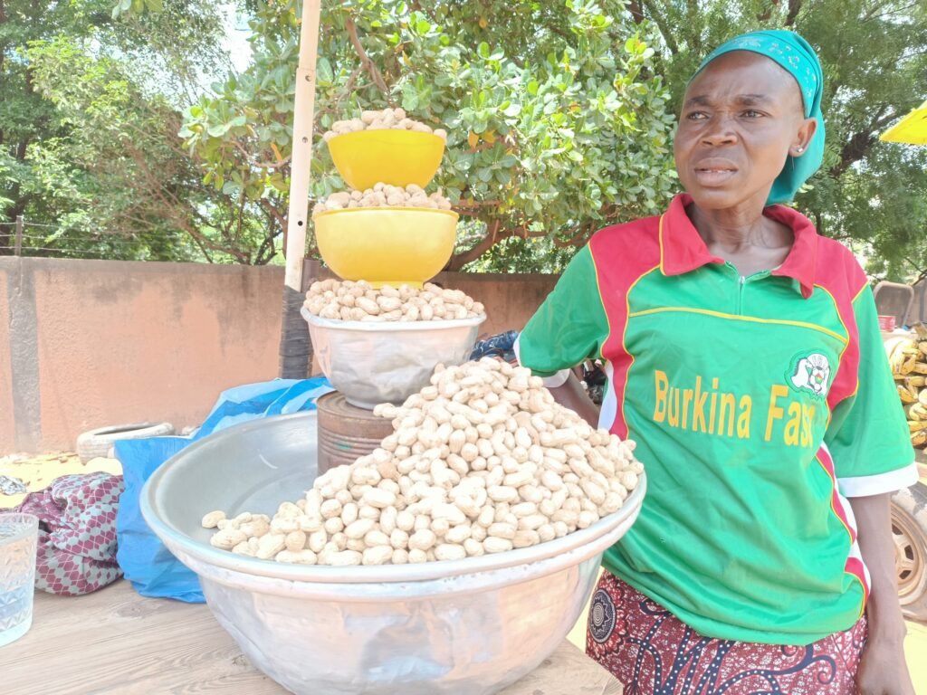 Ouagadougou : Des femmes solidaires dans la vente d'arachides 4