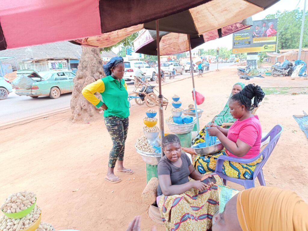 Ouagadougou : Des femmes solidaires dans la vente d'arachides 2