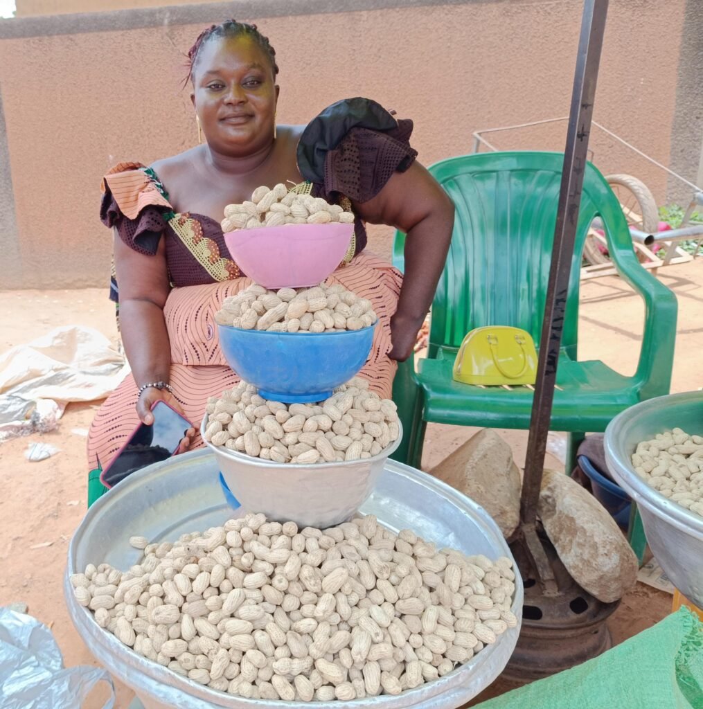 Ouagadougou : Des femmes solidaires dans la vente d'arachides 3