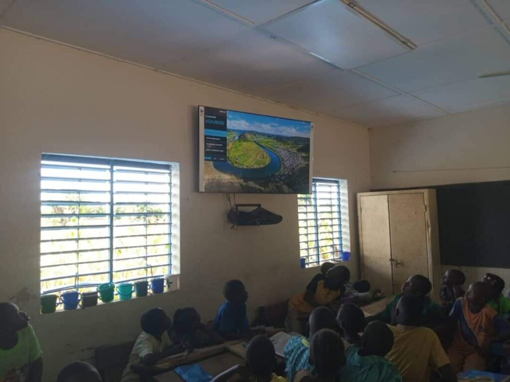 Kombissiri : Des téléviseurs Smart pour l’école primaire de Guirgho 2