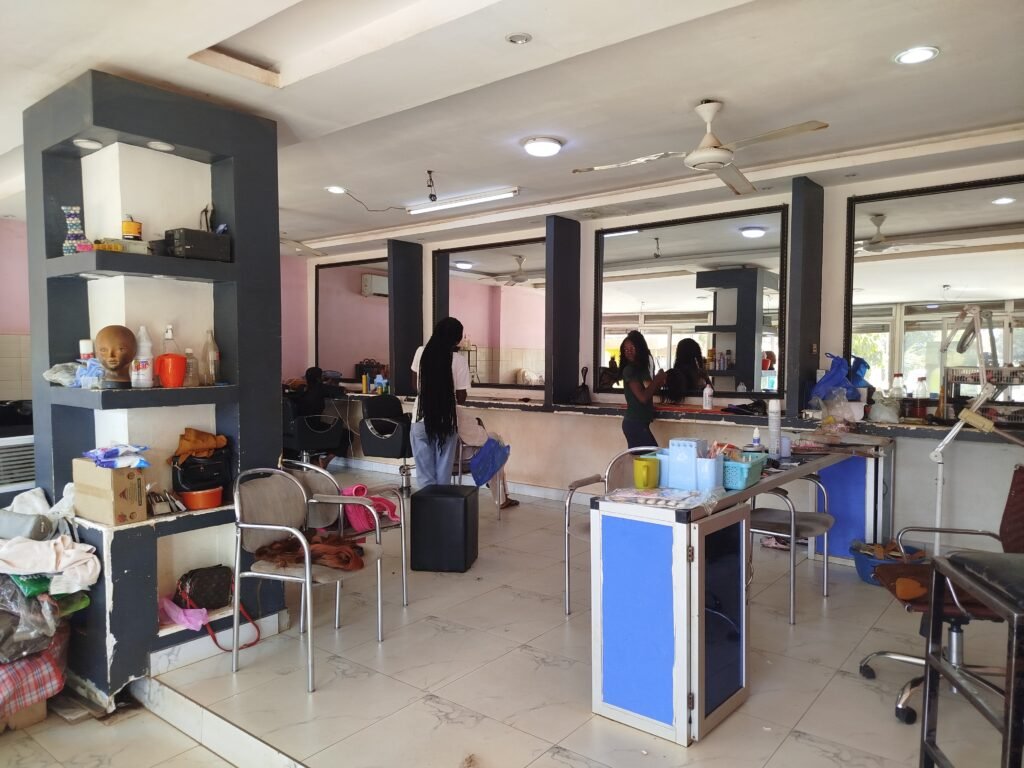 Noël 2024 : Des salons de coiffure vide à Ouagadougou 2