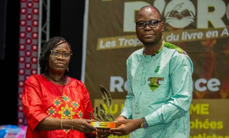 Plume d’or : Marie Bernadette Tiendrebeogo reçoit un trophée d’hommage 3