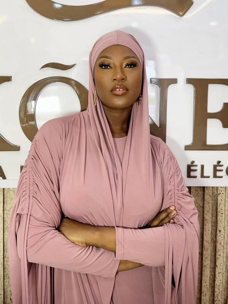 Ikônes : La première boutique de vente de Abaya de Konnie Touré 2