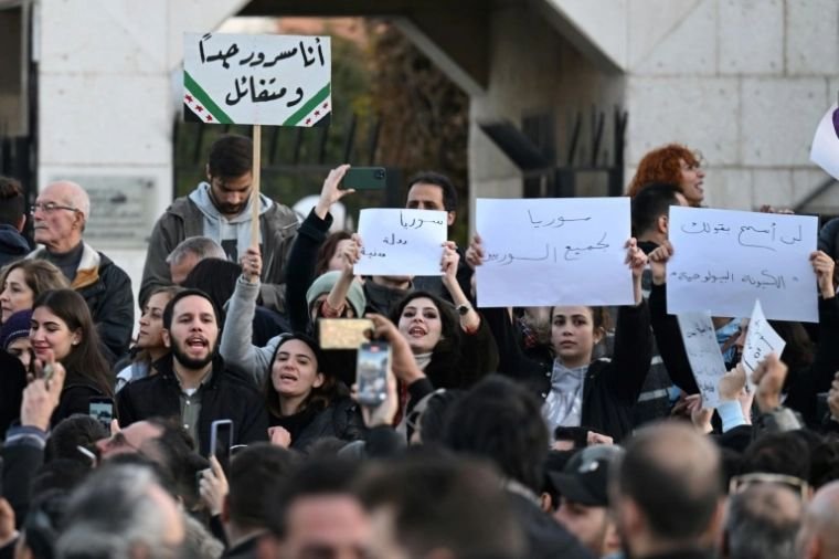 Syrie: Des manifestants appellent à la défense des droits des femmes 2