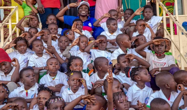 Burkina : Plus de 200 orphelins des FDS tombés égayés par l’Amical des Femmes du Sport 10