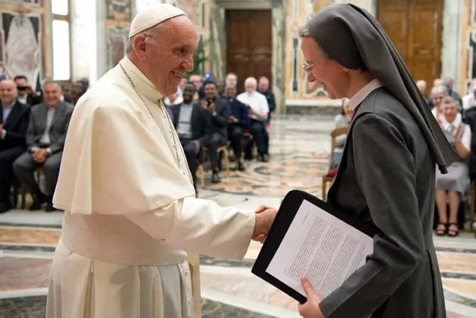 Sœur Simona Brambilla : La première femme à diriger un ministère au Vatican 2