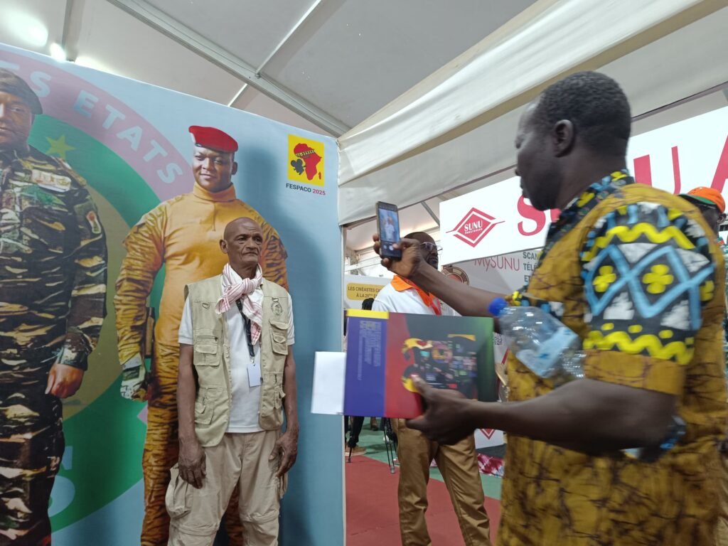 FESPACO 2025 : Le stand AES attire de visiteurs grâce au portrait des 3 chefs d'Etat 4