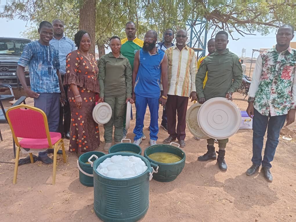 Namentenga : Une promotrice de restaurant offre du tô aux forces combattantes 2