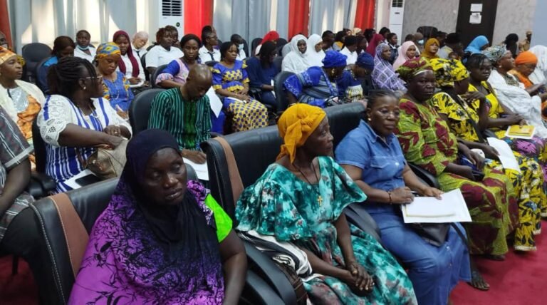 Burkina : Des filles et femmes sensibilisées sur l'utilisation saine des réseaux sociaux 4