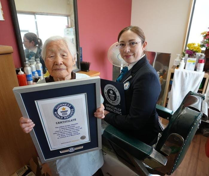 Japon : Shitsui Hakoishi remporte le Guinness Record de la coiffeuse la plus âgée du monde 2