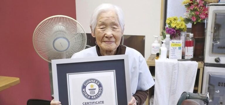 Japon : Shitsui Hakoishi remporte le Guinness Record de la coiffeuse la plus âgée du monde 2